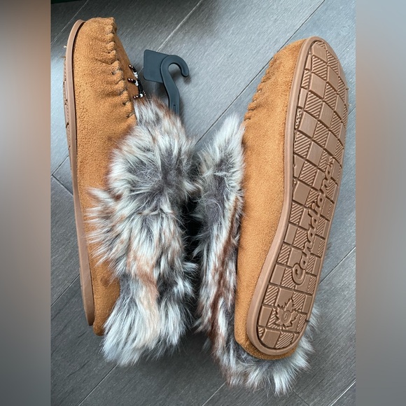 Brand New - Canadiana Women’s Muskoka slippers - Picture 4 of 4